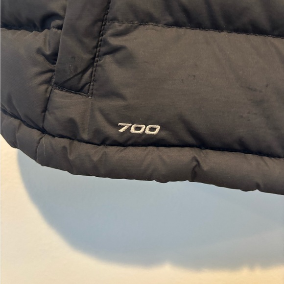 The North Face Women's Black Puffer Vest - Picture 3 of 7